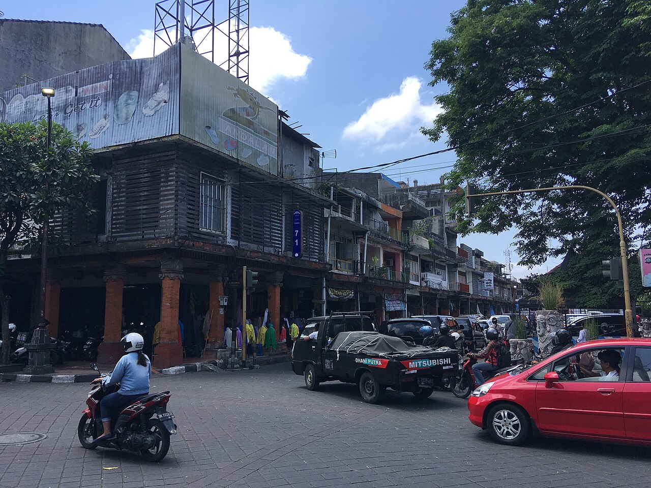Bali's EV fleet passes 17,700 as PLN opens charging to private investors