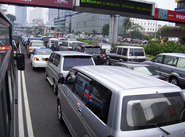 Jakarta reviews odd-even rule as Leapmotor warns over EV exemption